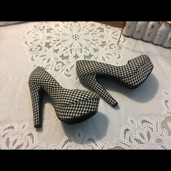 Cute heels!! - Picture 3 of 5
